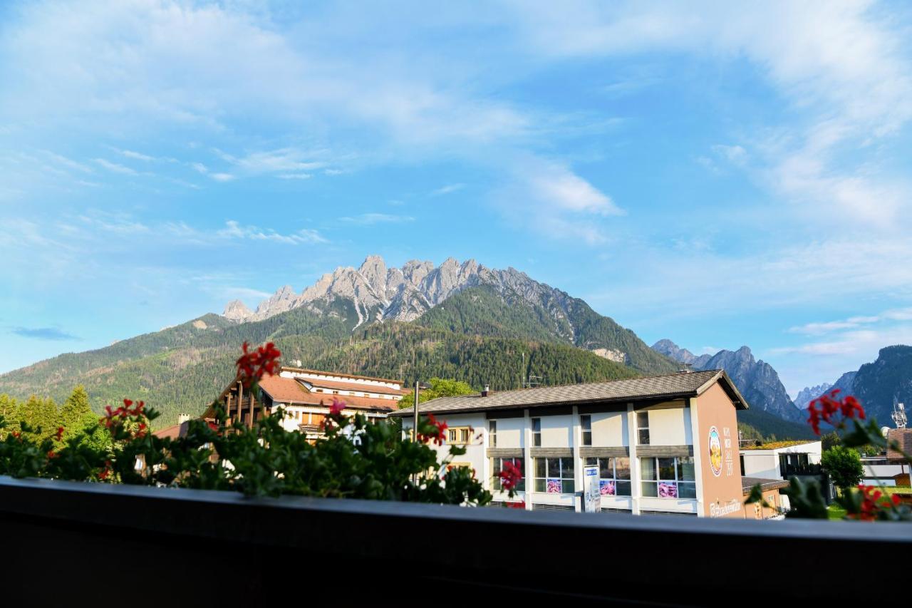 Guesthouse Rosengarten Dobbiaco Kültér fotó