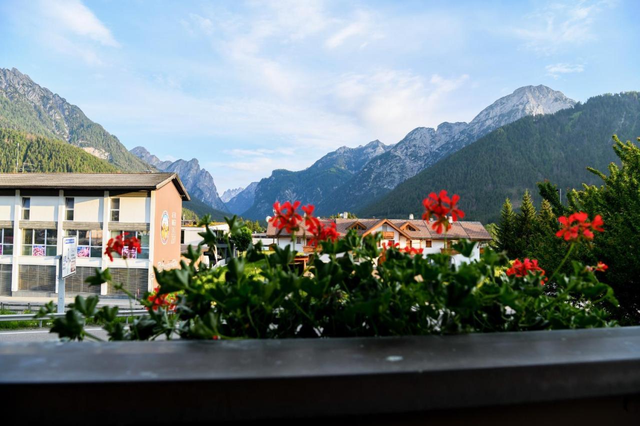 Guesthouse Rosengarten Dobbiaco Kültér fotó